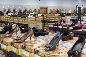 footwear wholesaler fort wayne Roberts Shoes